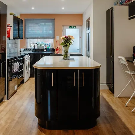 Victorian Terrace Near With Free Parking Дом отдыха