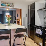Semesterbostad Charming Victorian Terrace Near With Free Parking *