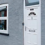 Charming Victorian Terrace Near With Free Parking *