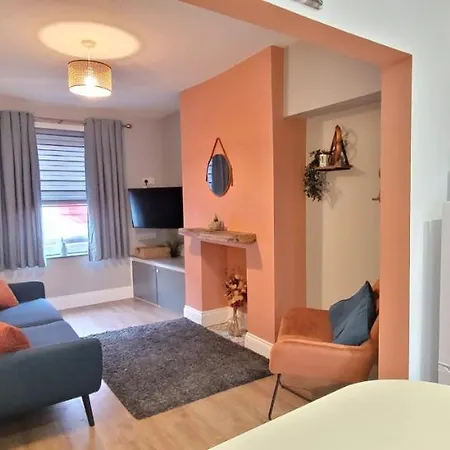 Sutherland St - 2 Bed With Free Parking *