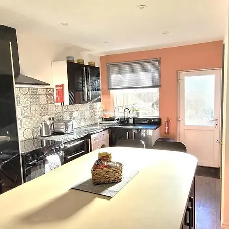 Sutherland St - 2 Bed With Free Parking * York
