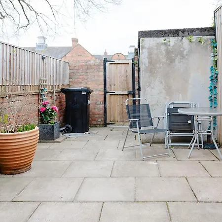 Charming Victorian Terrace Near With Free Parking Ferienhaus *