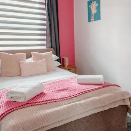 Charming Victorian Terrace Near With Free Parking Ferienhaus *
