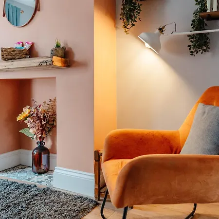 Charming Victorian Terrace Near With Free Parking York