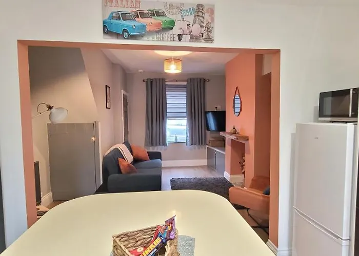 Stylish Getaway Walk To Centre And Cafes Holiday home