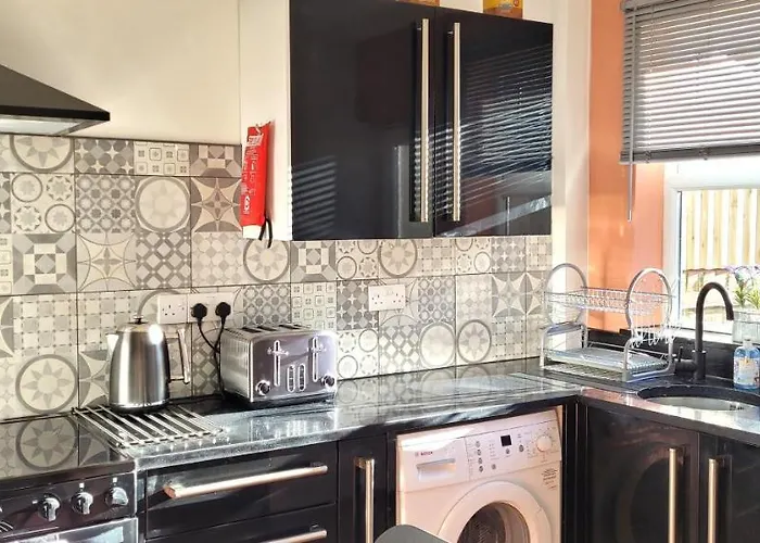 Stylish Getaway Walk To Centre And Cafes *