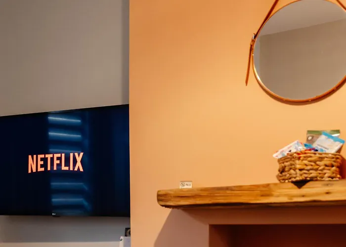 Victorian York Terrace Near City With Free Parking *