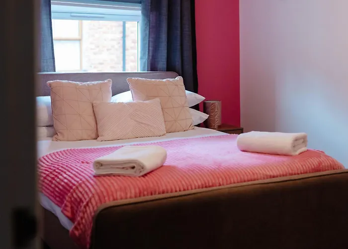 Victorian York Terrace Near City With Free Parking *