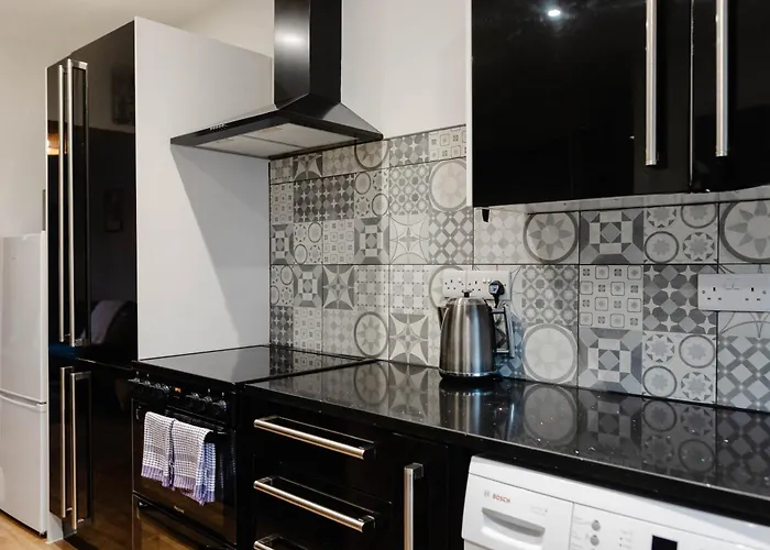 Victorian York Terrace Near City With Free Parking *