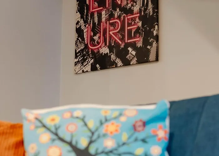 Victorian York Terrace Near City With Free Parking