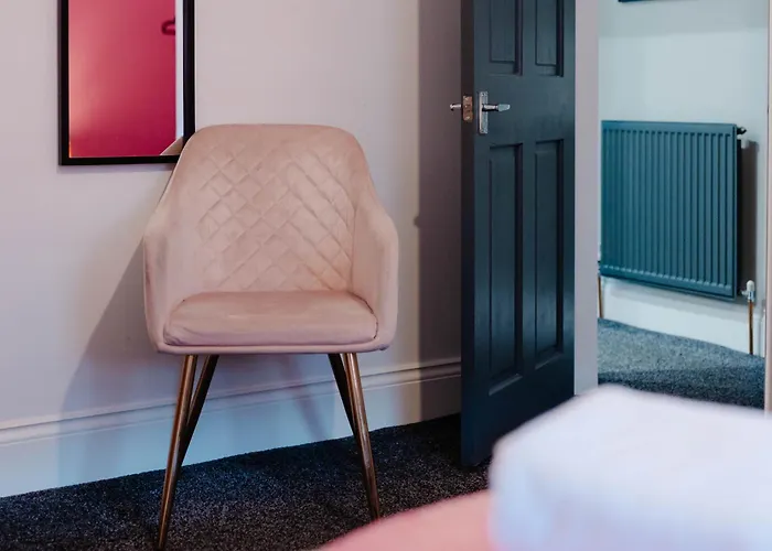 Victorian York Terrace Near City With Free Parking