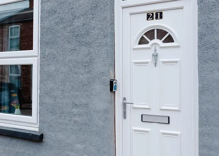 Victorian York Terrace Near City With Free Parking *