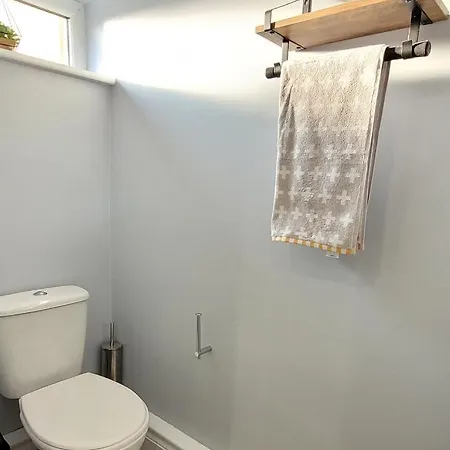 Semesterbostad Sutherland St - 2 Bed With Free Parking