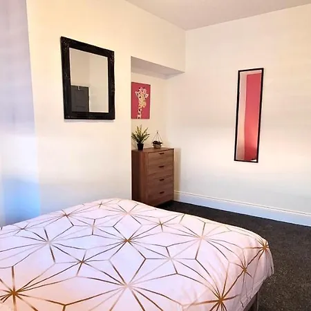 Semesterbostad Sutherland St - 2 Bed With Free Parking York