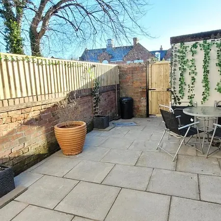 Sutherland St - 2 Bed With Free Parking Semesterbostad *