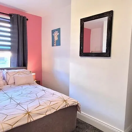 Sutherland St - 2 Bed With Free Parking Semesterbostad *